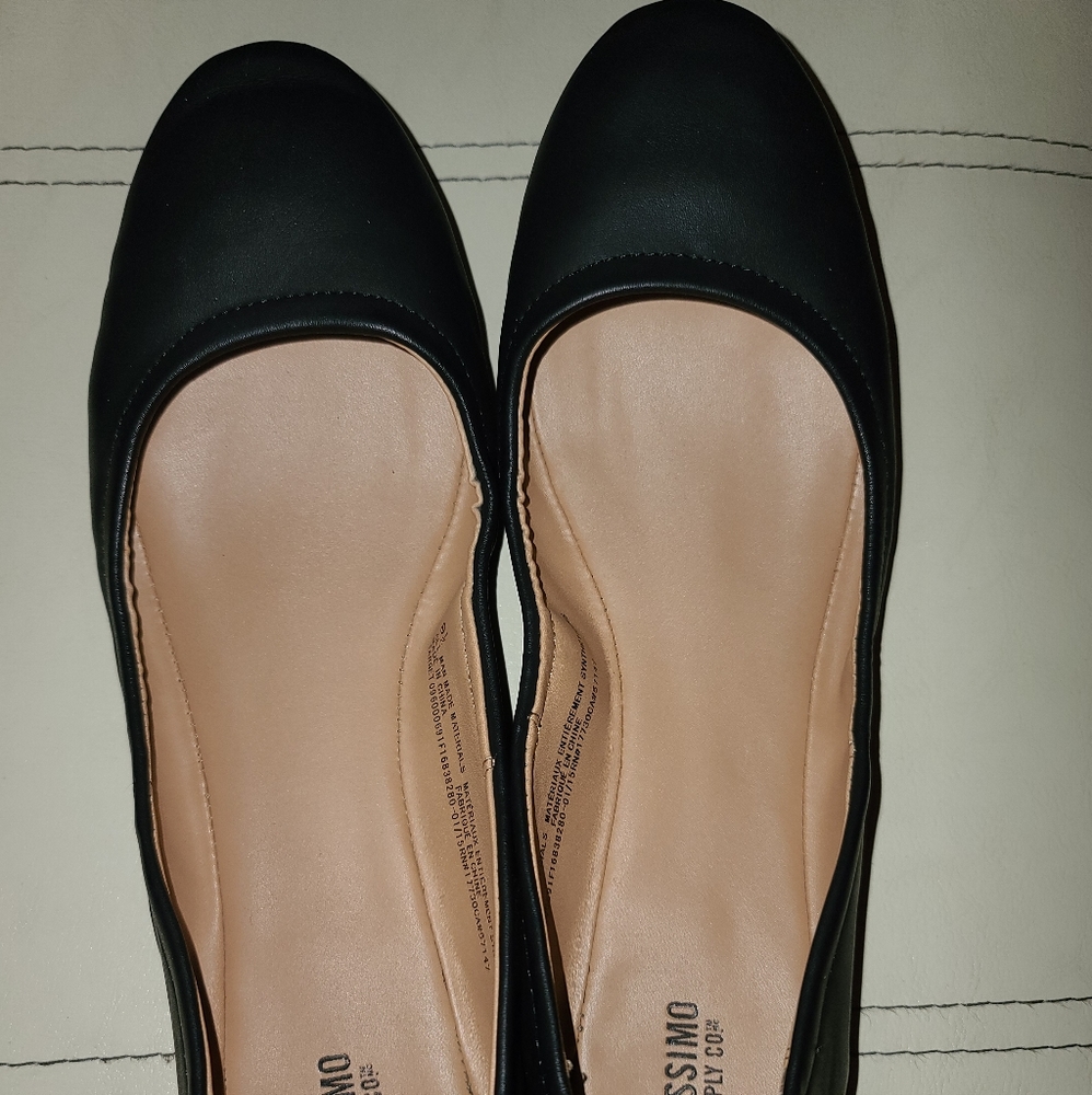 Black ballet flats